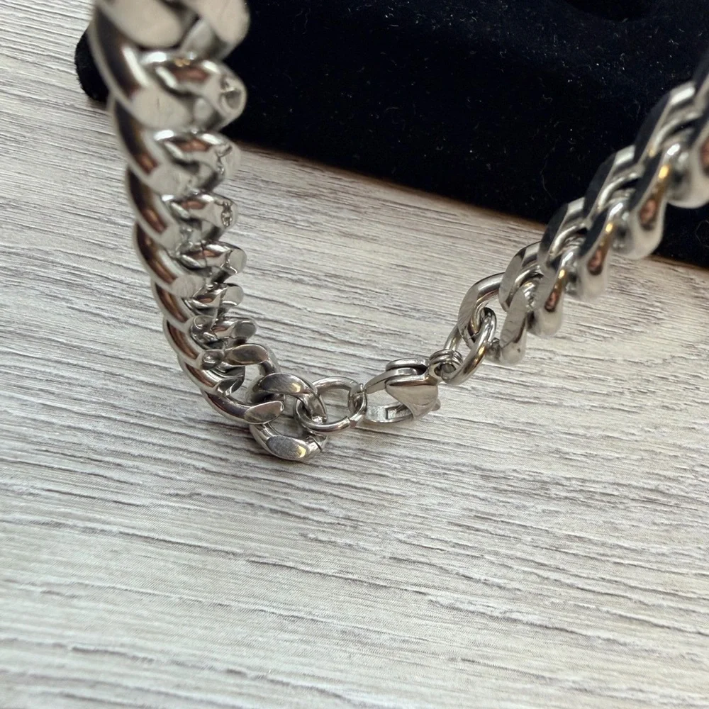 Silver Tone‎ Chain Bracelet